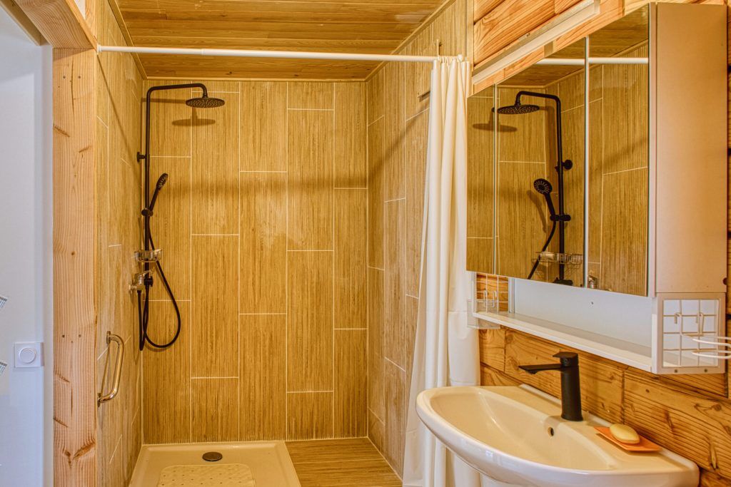 Salle de bain écogite | Brikawood